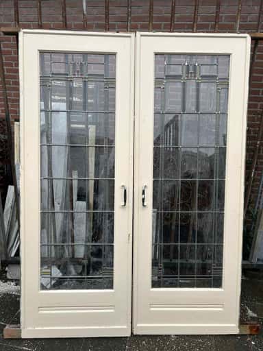 Kamer en suite deuren met glas in lood.