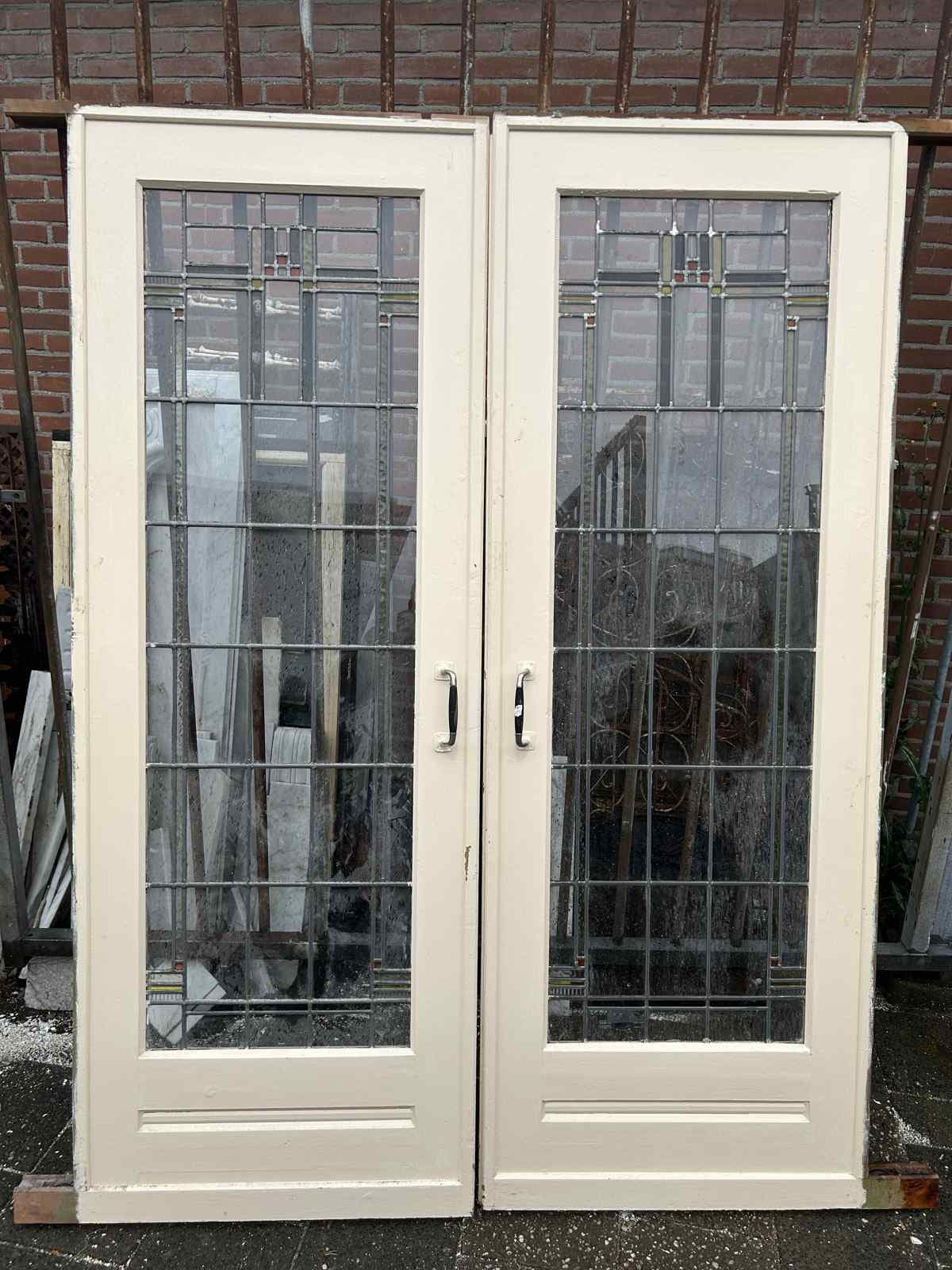 Kamer en suite deuren met glas in lood.