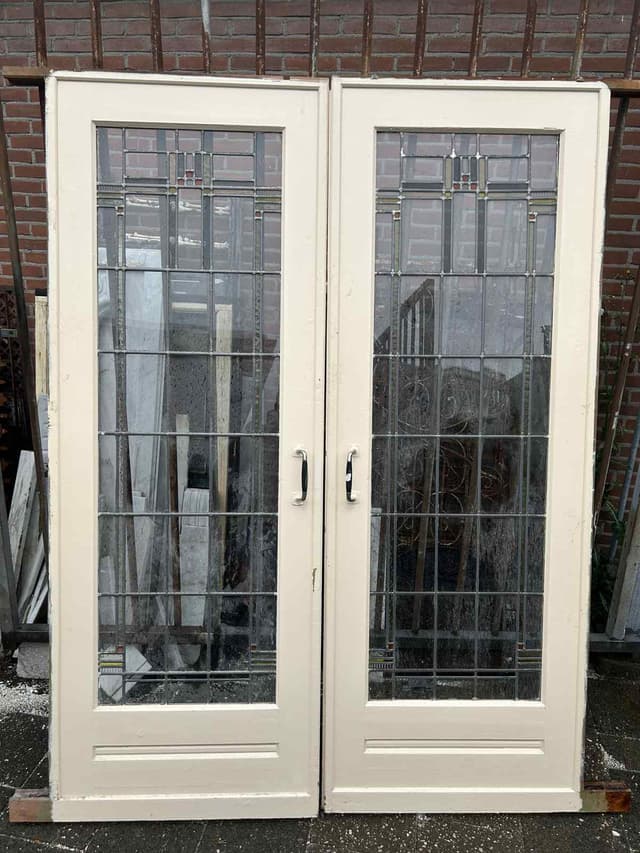 Kamer en suite deuren met glas in lood.