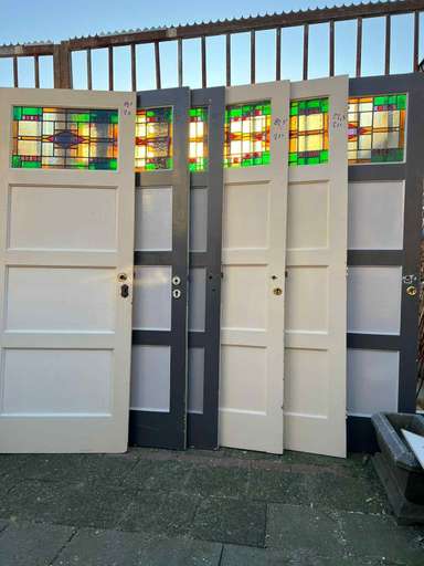 Bruynzeel deuren met glas in lood. De grenen deuren komen uit de jaren 30.