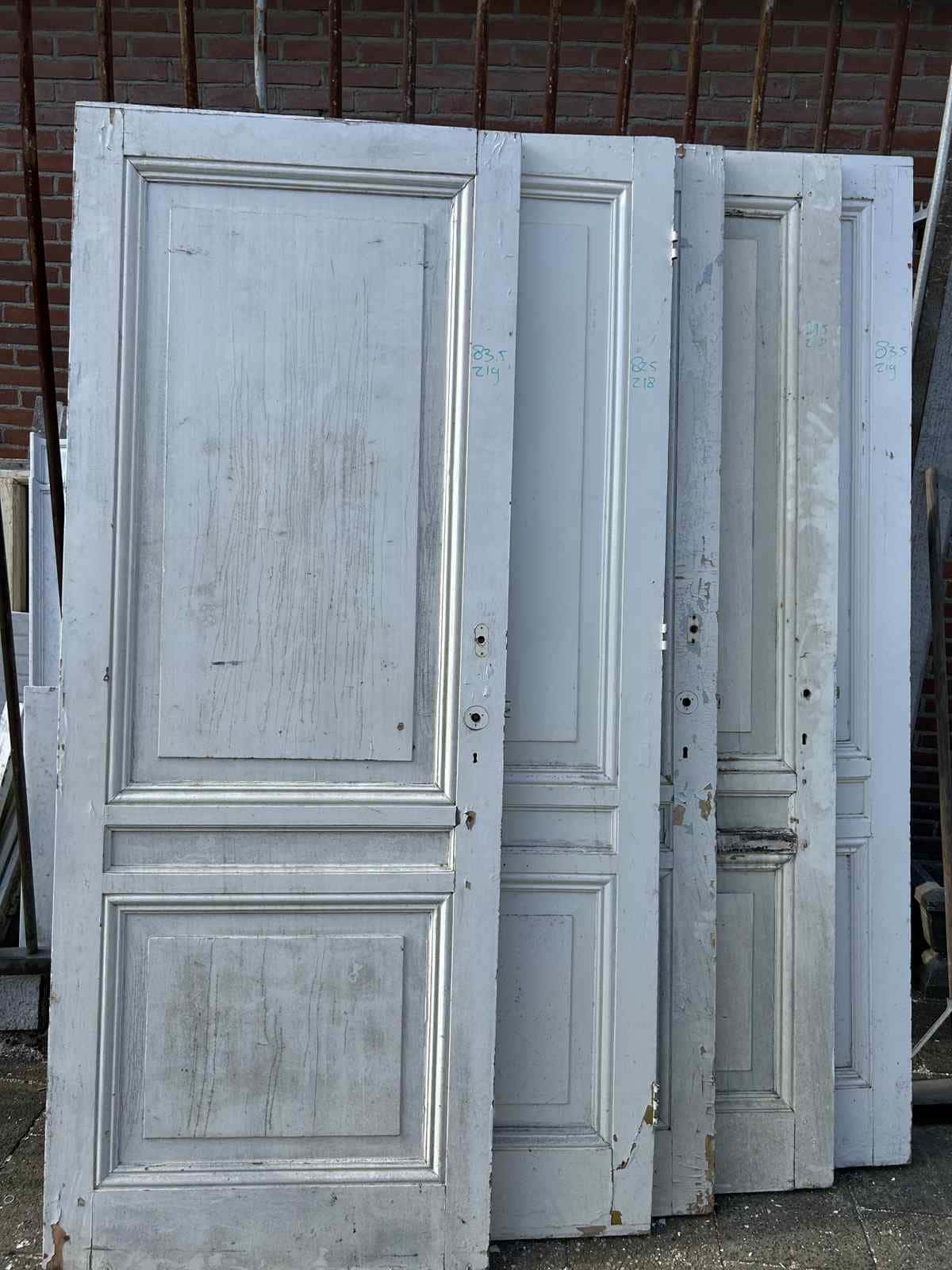 Serie antieke paneeldeuren met 2 vakken