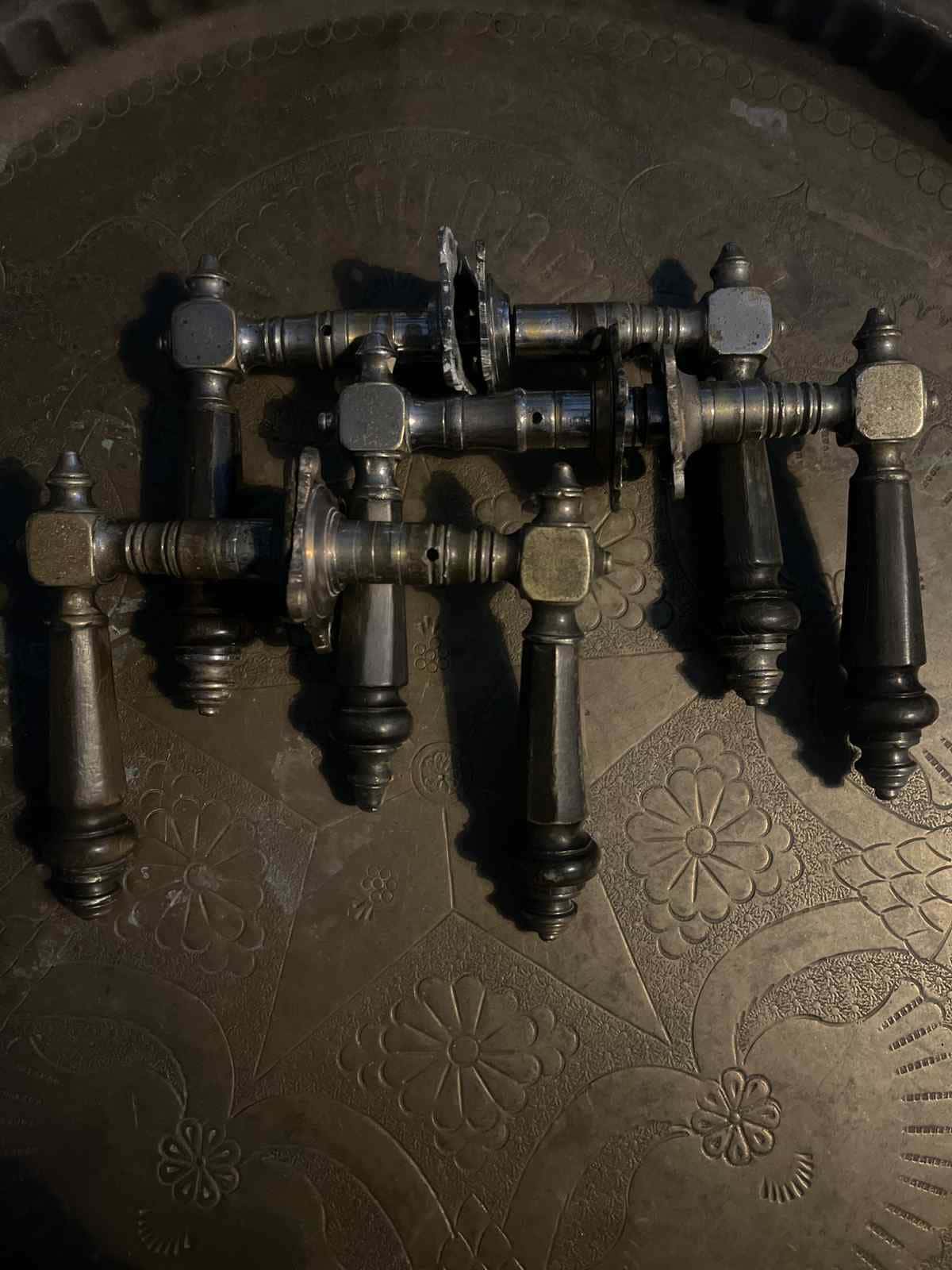 Set van 3 oude deurklinken