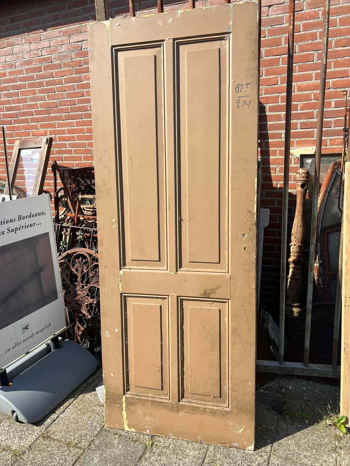 Oude paneeldeur 82.5 bij 214cm