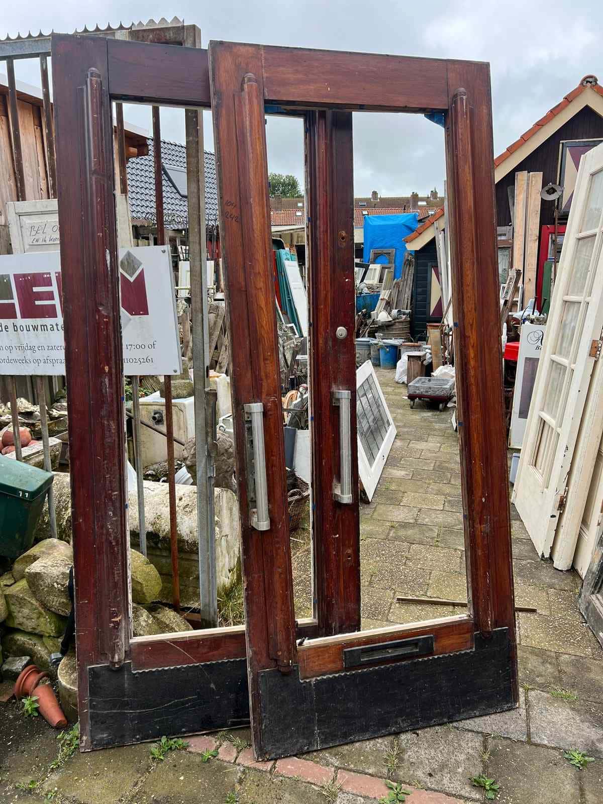 Set hardhouten salondeuren.
