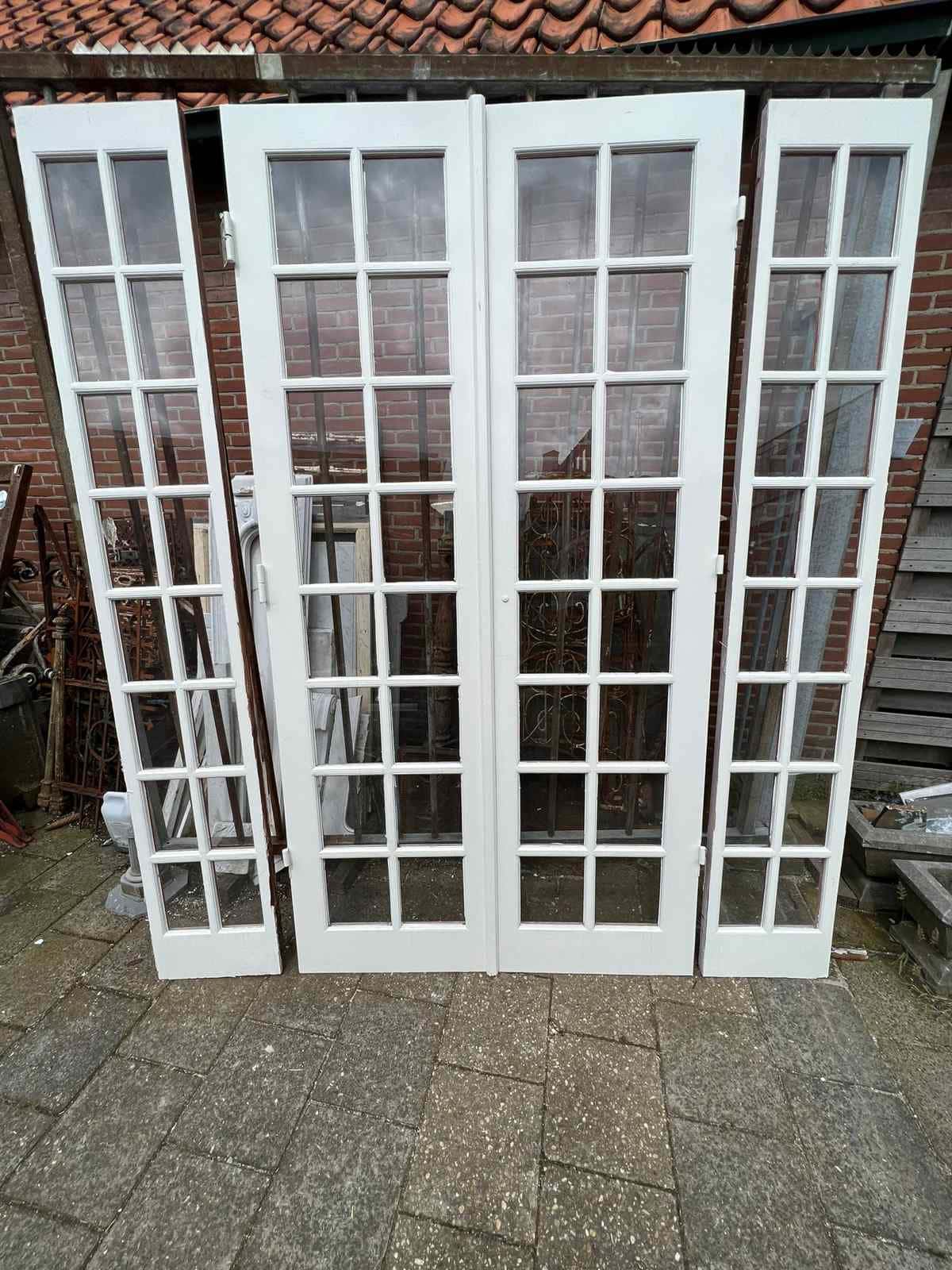 Antieke deuren met glas