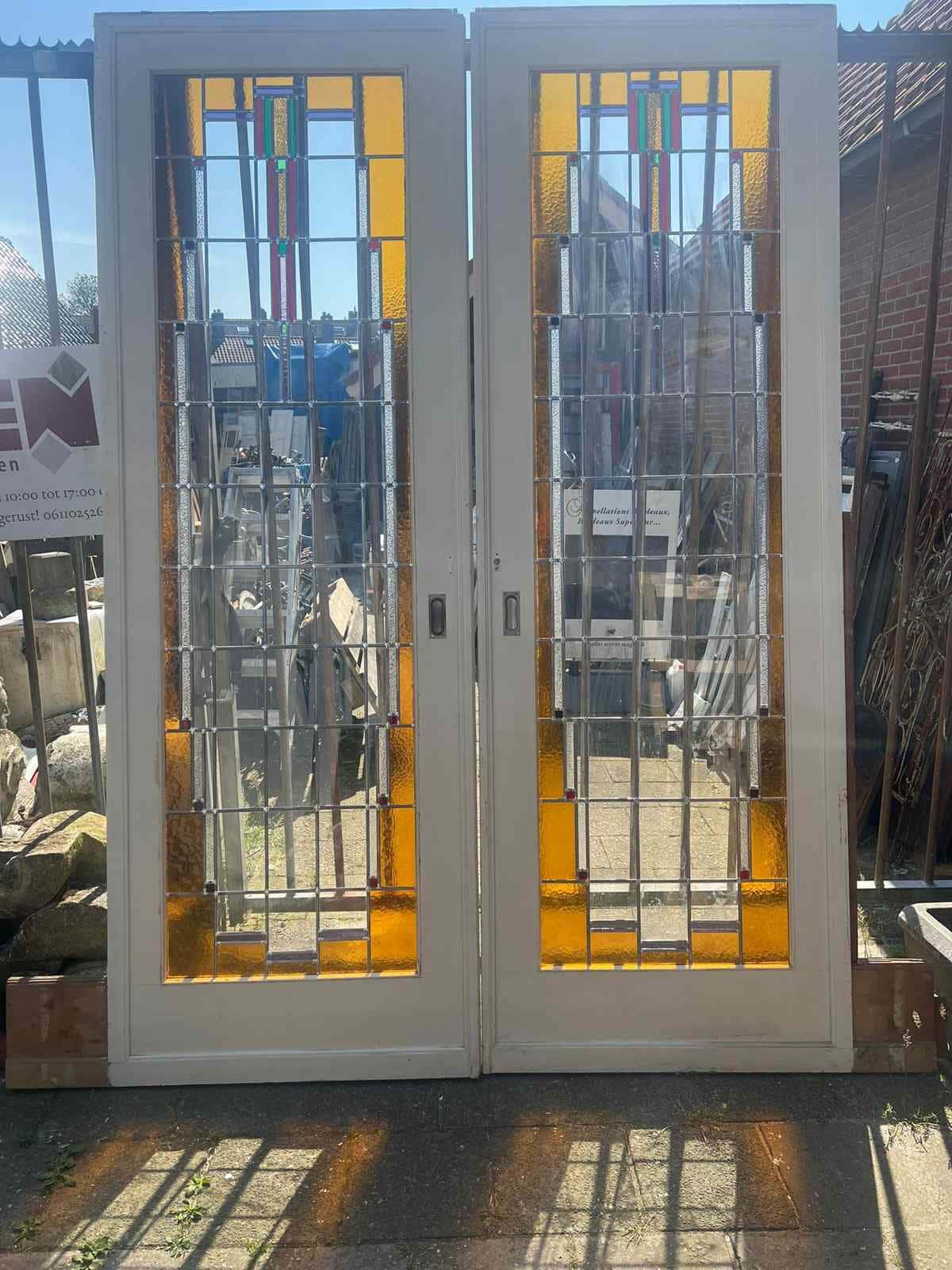 Ensuite deuren glas in lood.