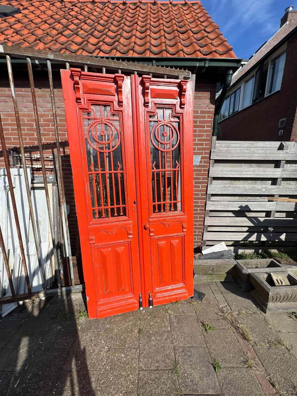 Decoratieve set voordeuren