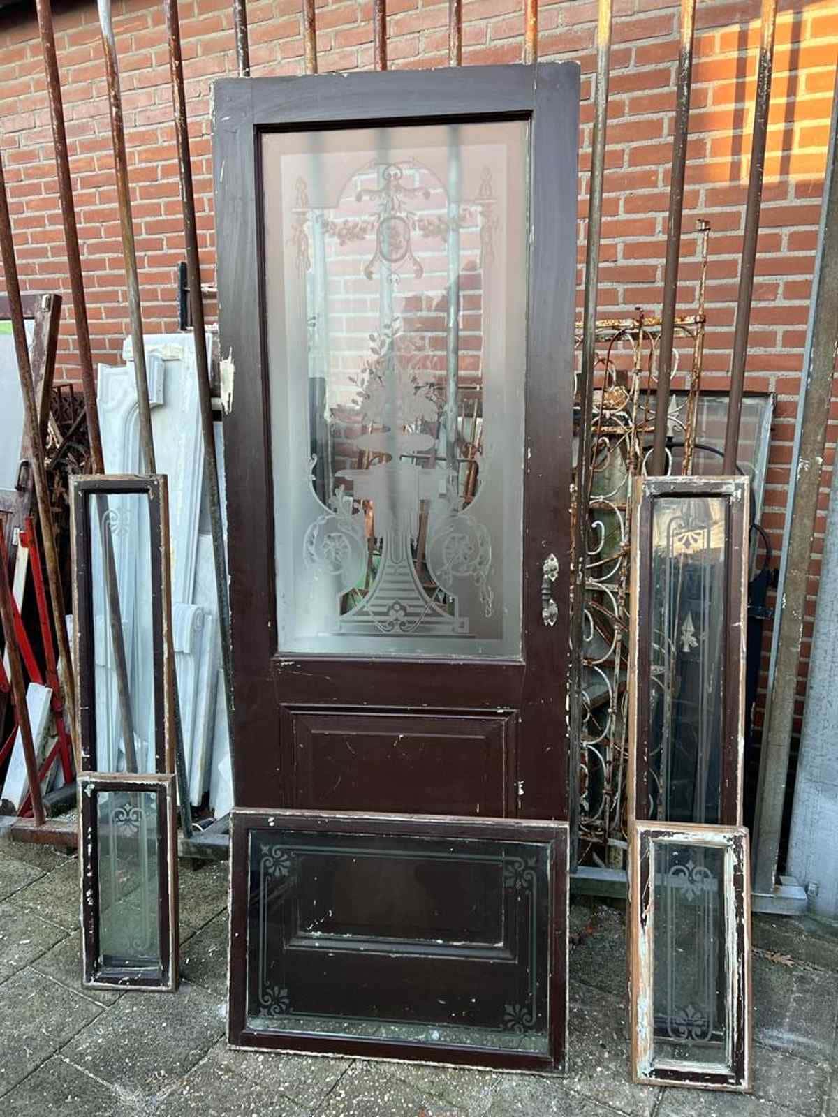 Compleet antiek portaal
