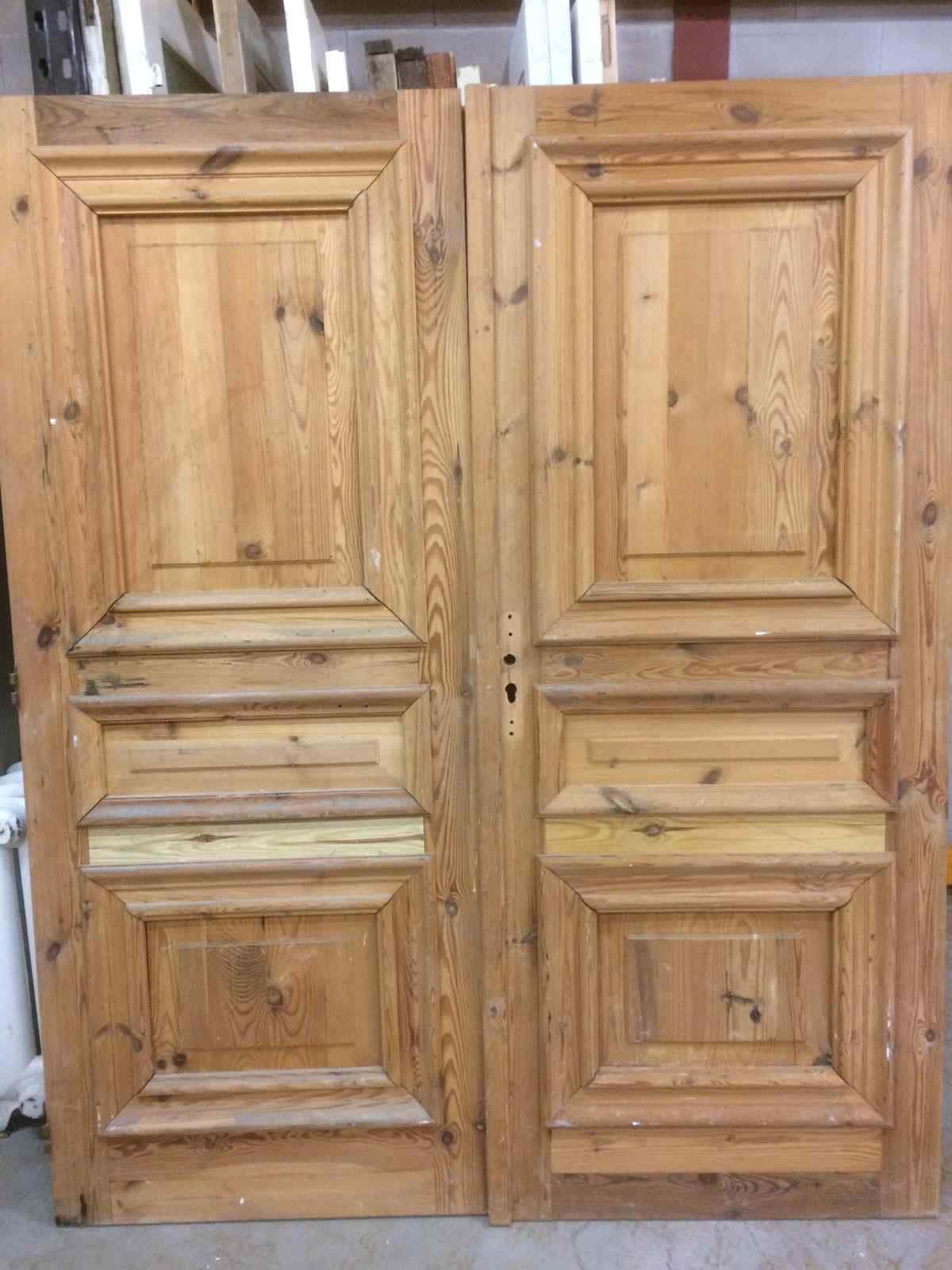 Antieke paneeldeuren met 3 bossing panelen