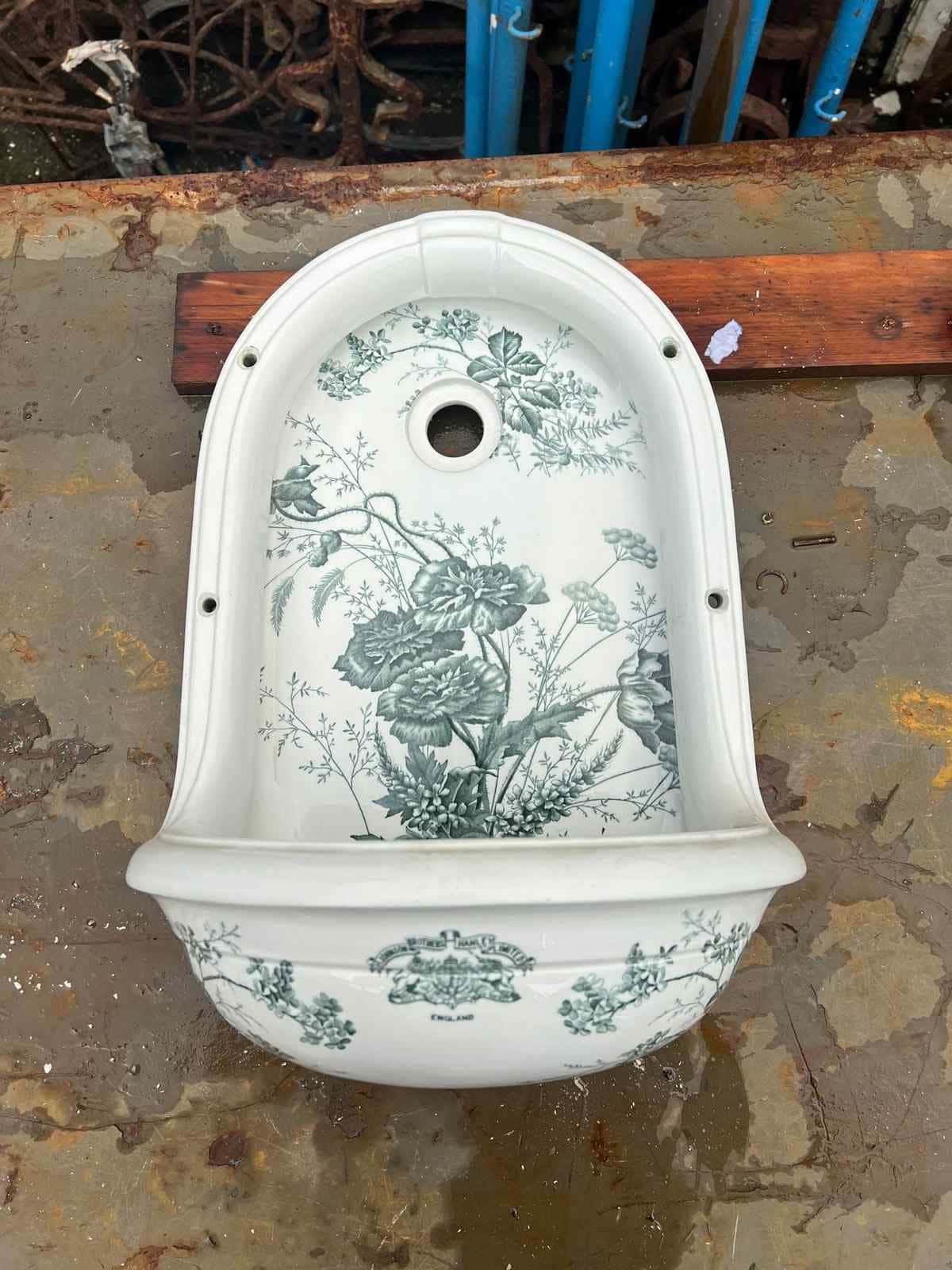 Beschilderd antiek fonteintje