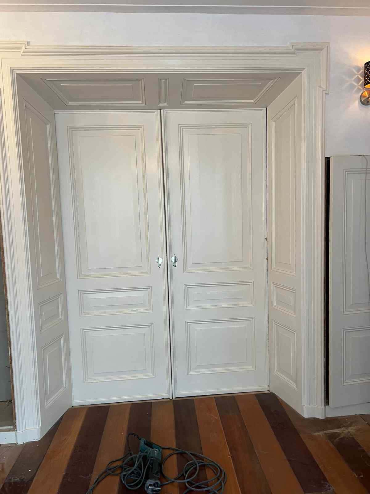 Set dichte kamer en suite deuren