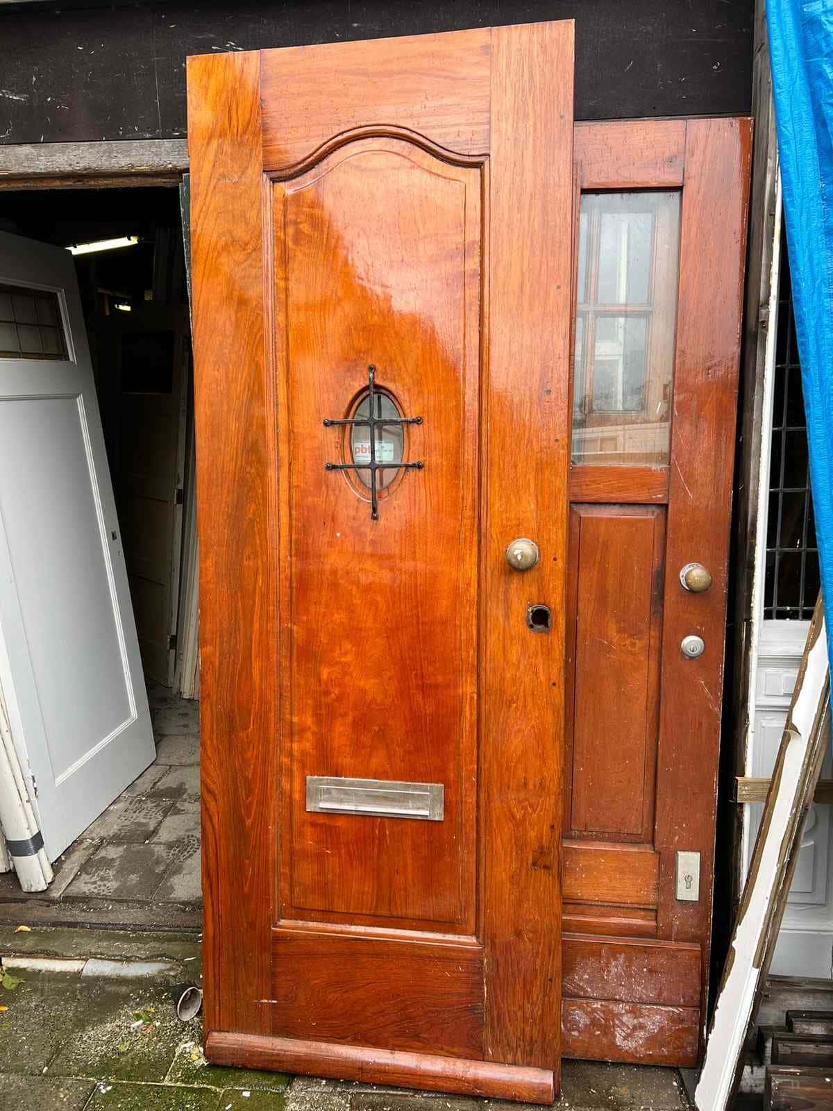 Antieke hardhouten voordeur