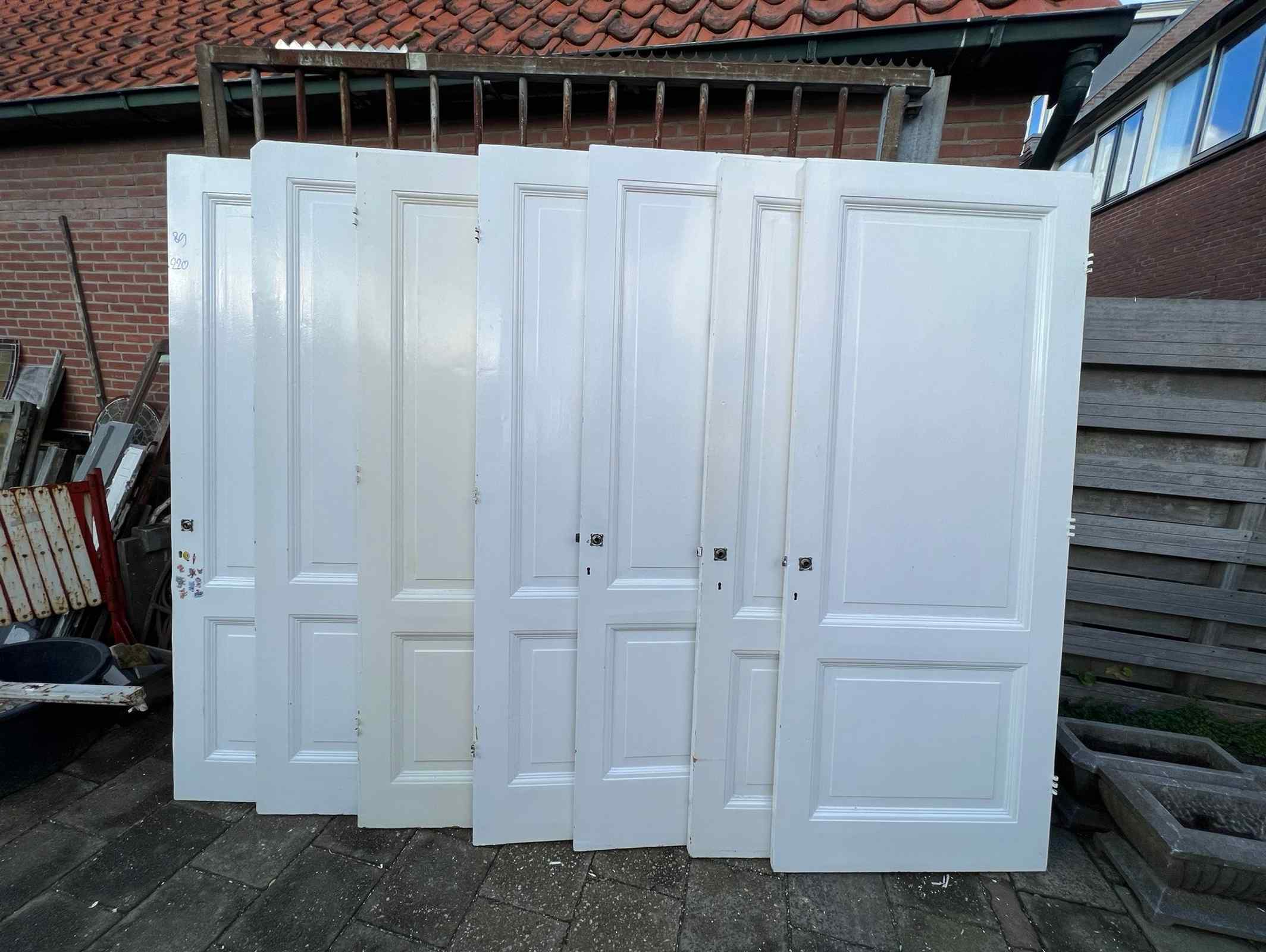 2 vaks paneeldeuren — Prachtige partij paneeldeuren met twee vak indeling. De deuren verkeren in perfecte staat!