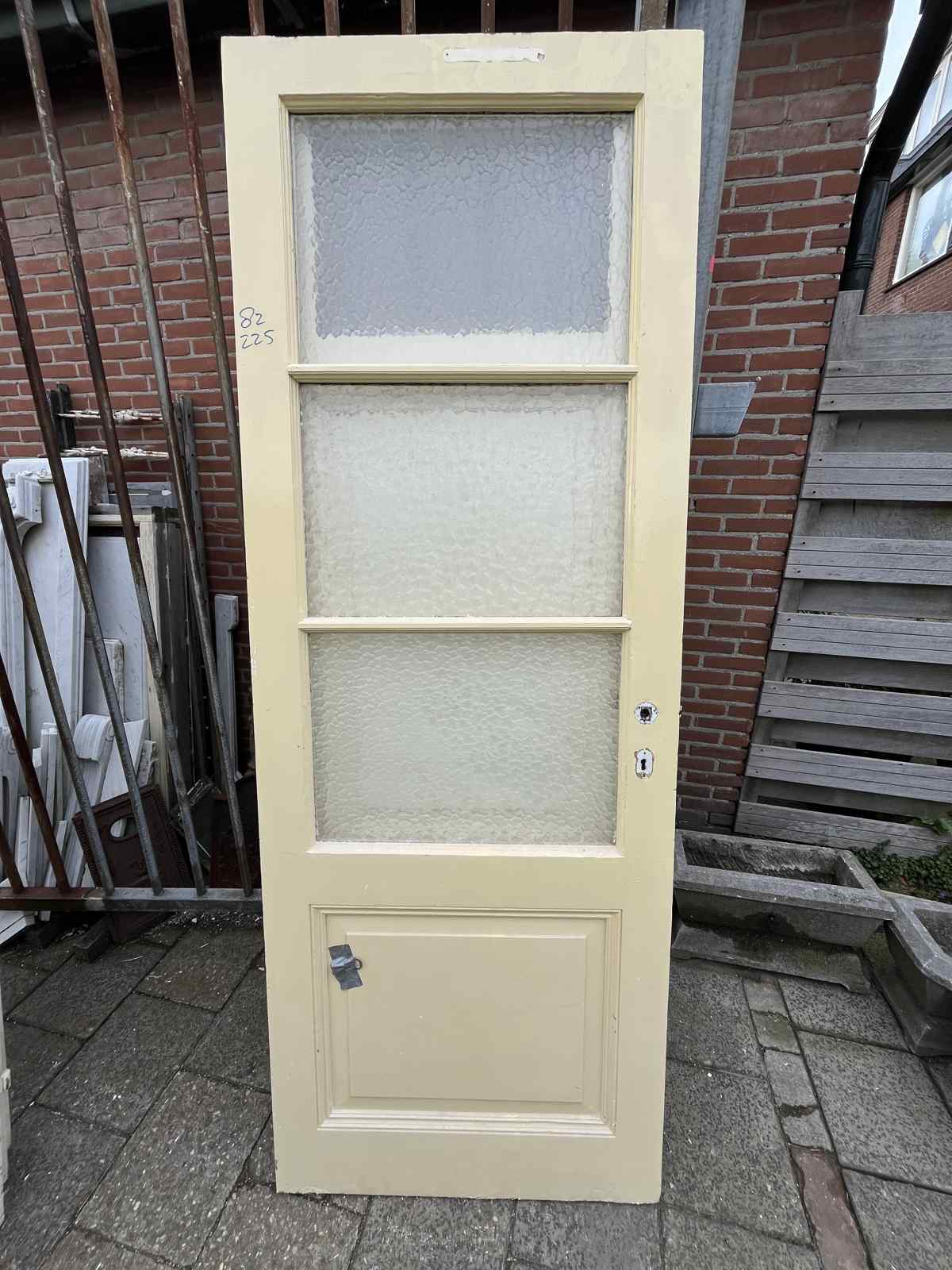 Antieke paneeldeur met glas - 82cm x 225cm — Antieke paneeldeur van 82 cm bij 225 cm