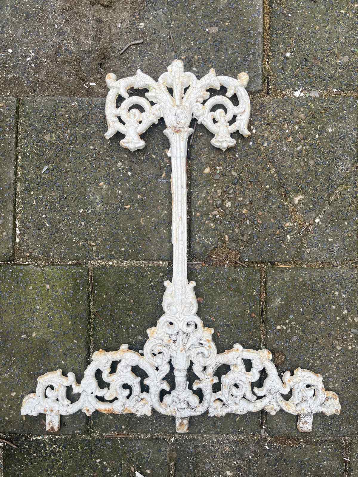 Levensboom — Antieke gietijzeren levensboom.