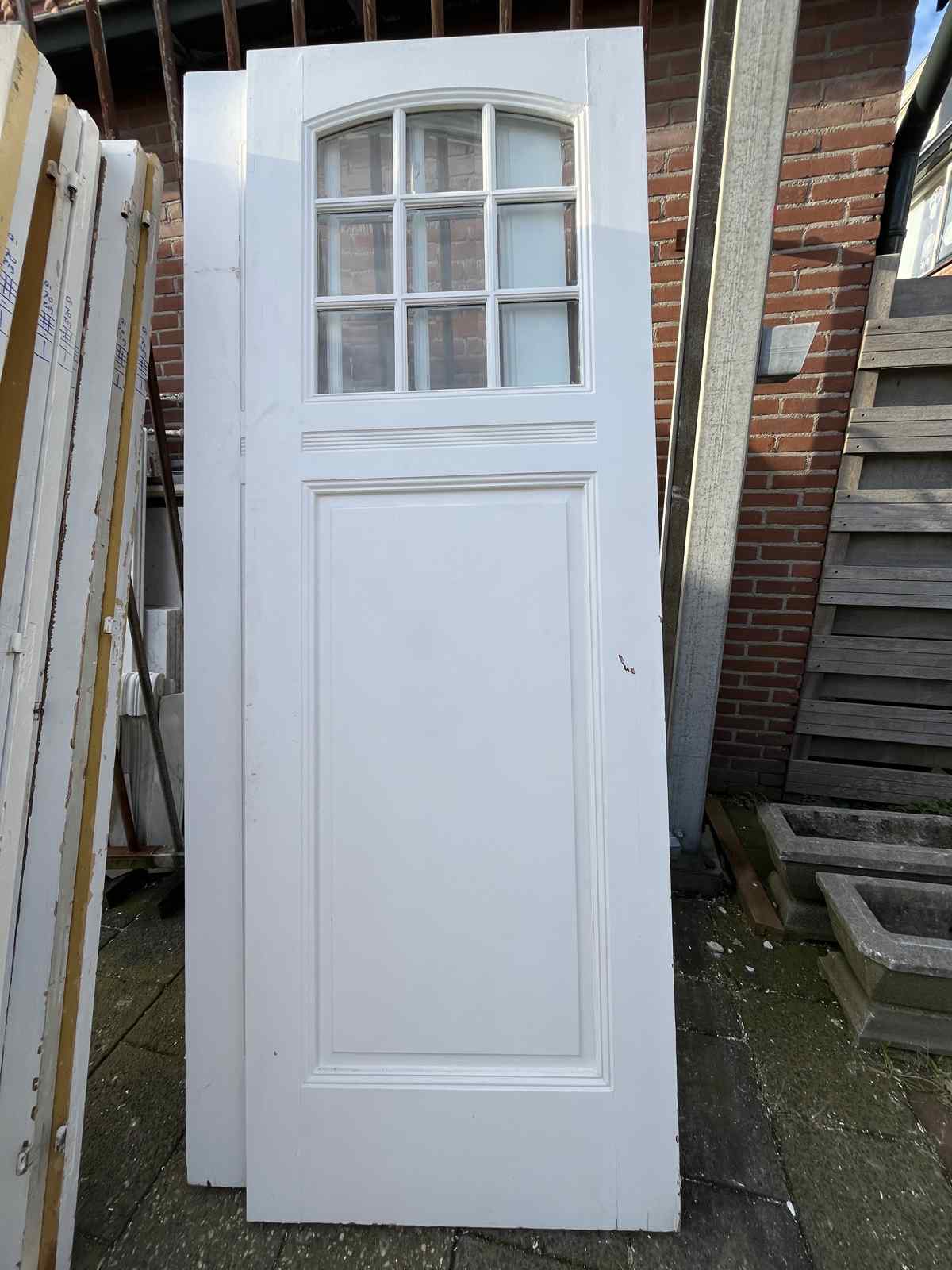 Paneeldeur met geslepen glas — Paneeldeur met geslepen glas. In zeer goede staat. 2 stuks op voorraad.