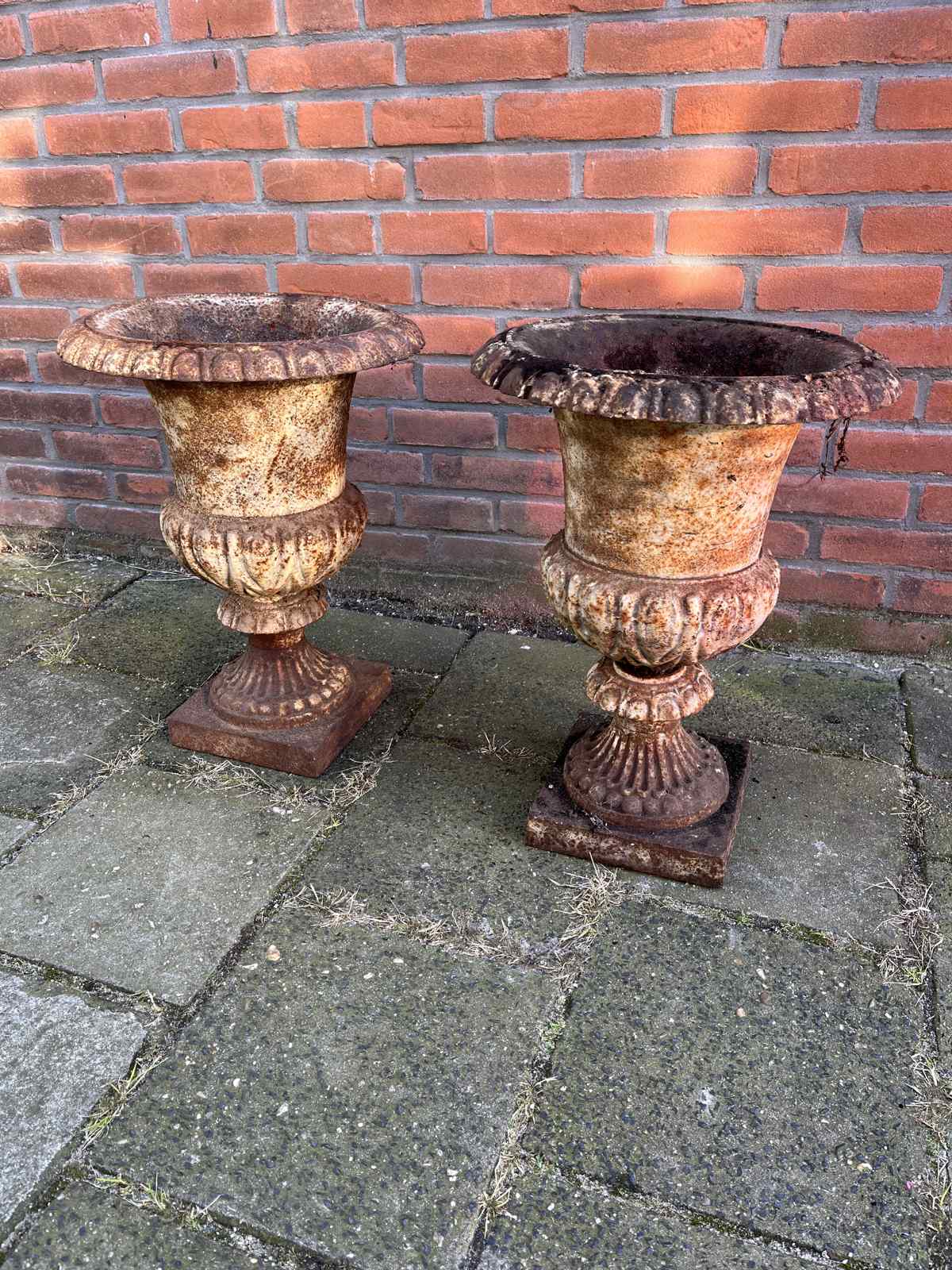 Gietijzeren tuinvazen — Oude gietijzeren tuinvazen