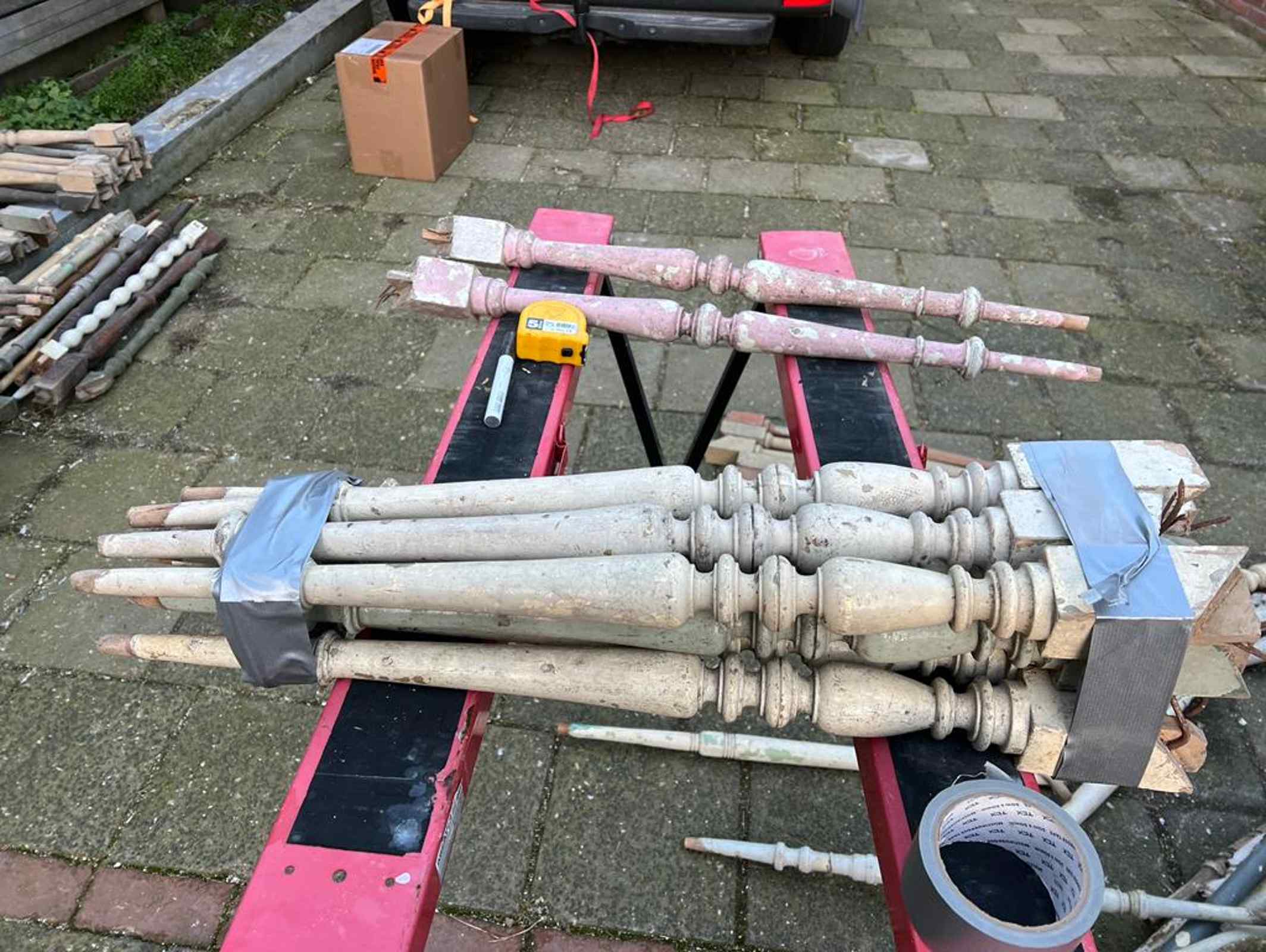 Houten trapspijlen — Houten trapspijlen. In goede staat.