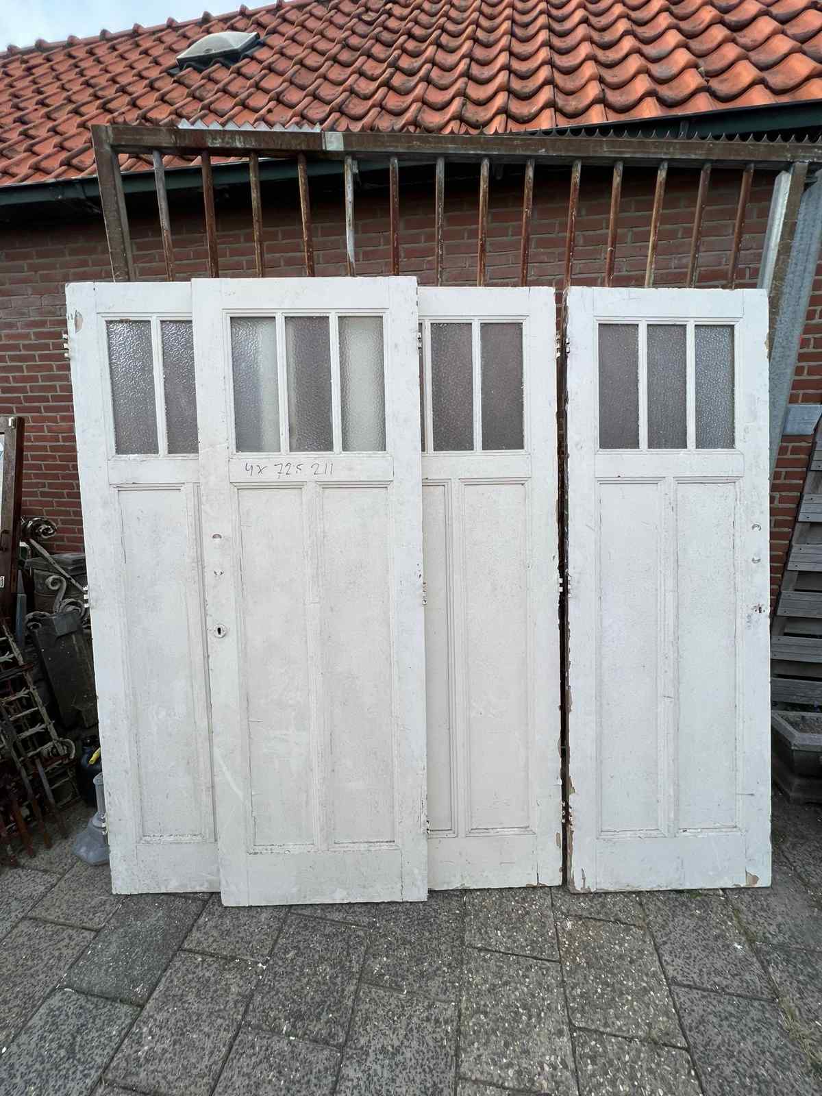 Oude paneeldeuren met glas — Oude paneeldeuren met glas
