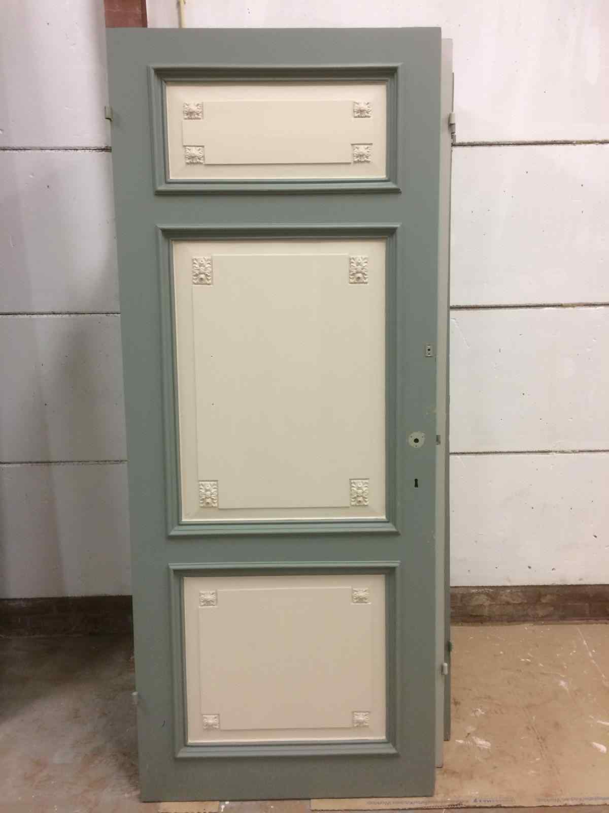 Oude paneeldeur met 3 panelen — Oude paneeldeur met 3 panelen