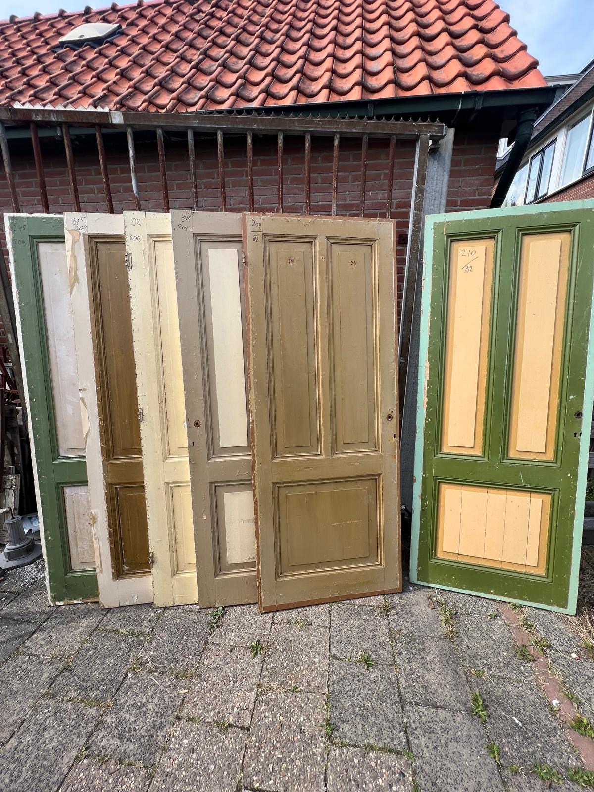 Oude paneeldeuren — Set paneeldeuren van ca. 82 cm x 210 cm.