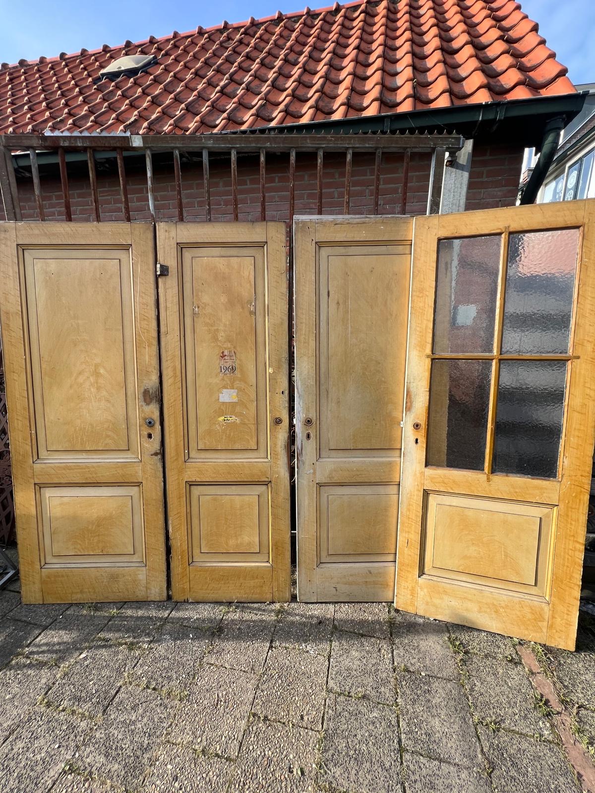 2 vaks Paneeldeuren — Set 2 vaks paneeldeuren. Met Originele verf.